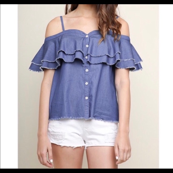 Tops - 🥳HP🥳 ONE LEFT❗️Cold Shoulder Ruffle Chambray Top